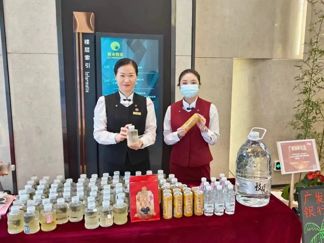 炎炎夏日送清凉，点滴关怀沁人心