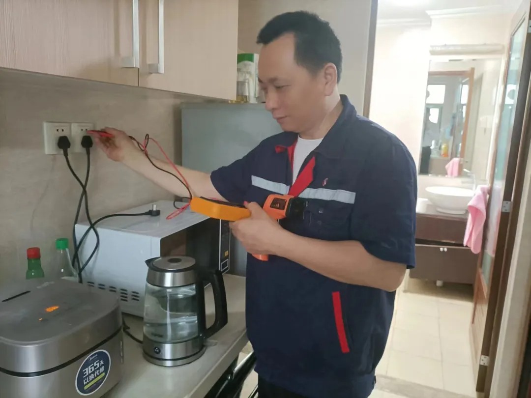 安全无小事 用电需谨慎|珠光物业开展安全用电入户检查活动